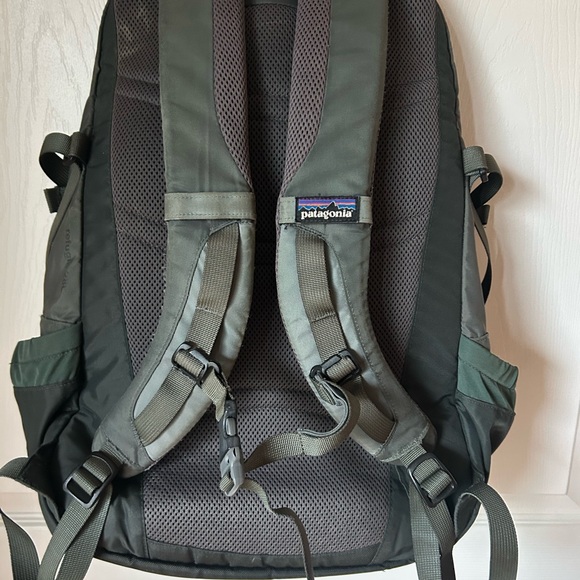 Patagonia Green and Orange Backpack 28L - Picture 7 of 11
